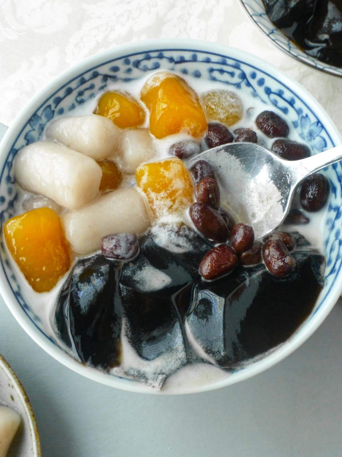 Chinese Grass Jelly Dessert, Grass Jelly Coconut Milk Dessert Offset Spoon