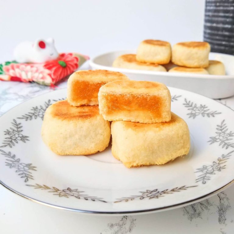 Taiwanese Pineapple Cake (鳳梨酥, Feng Li Su)